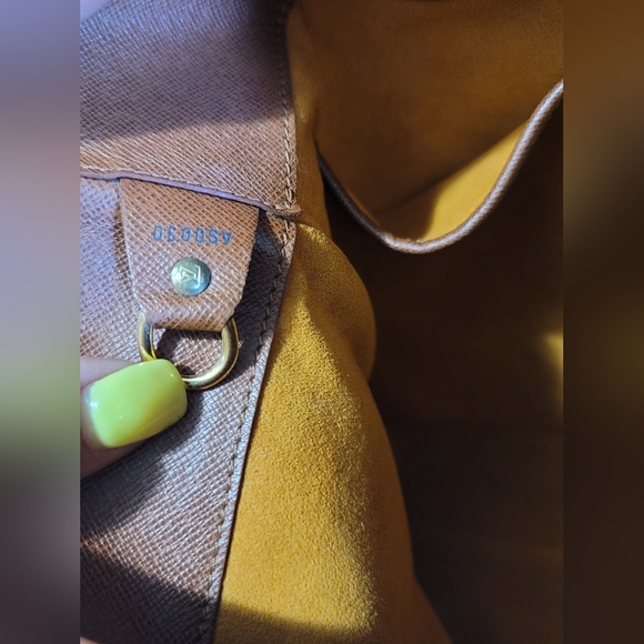 Authentic LV Monogram Musette GM Crossbody - Picture 6 of 16